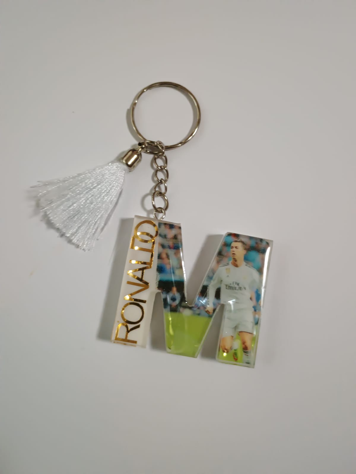 Breloc personalizat cu inițială din rășină