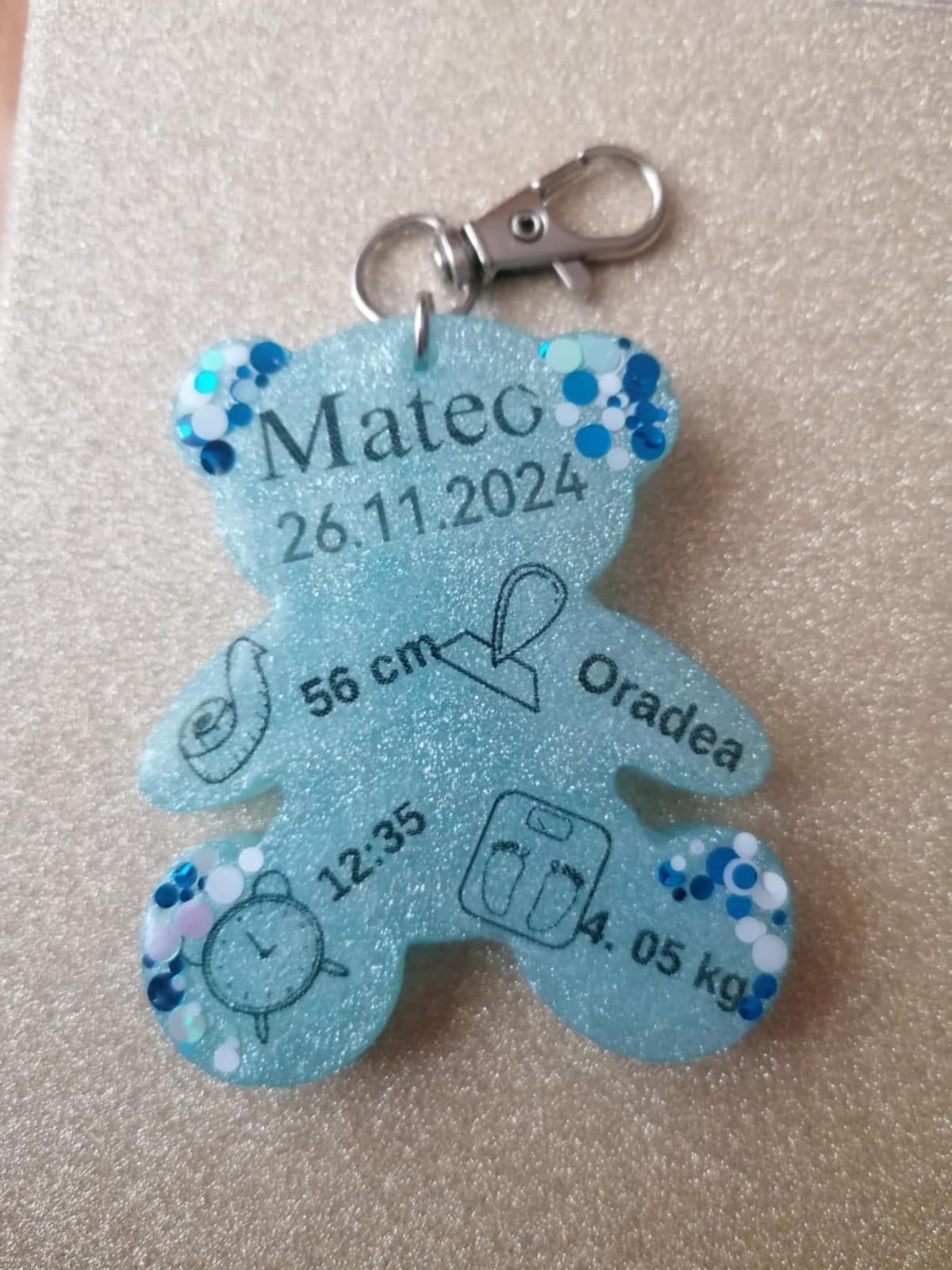 Breloc ursuleț cu detalii din rășină