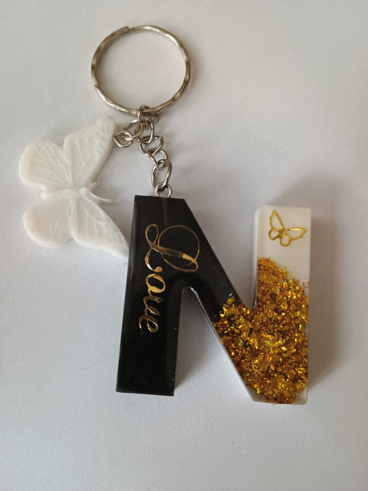 Breloc personalizat cu inițială din rășină